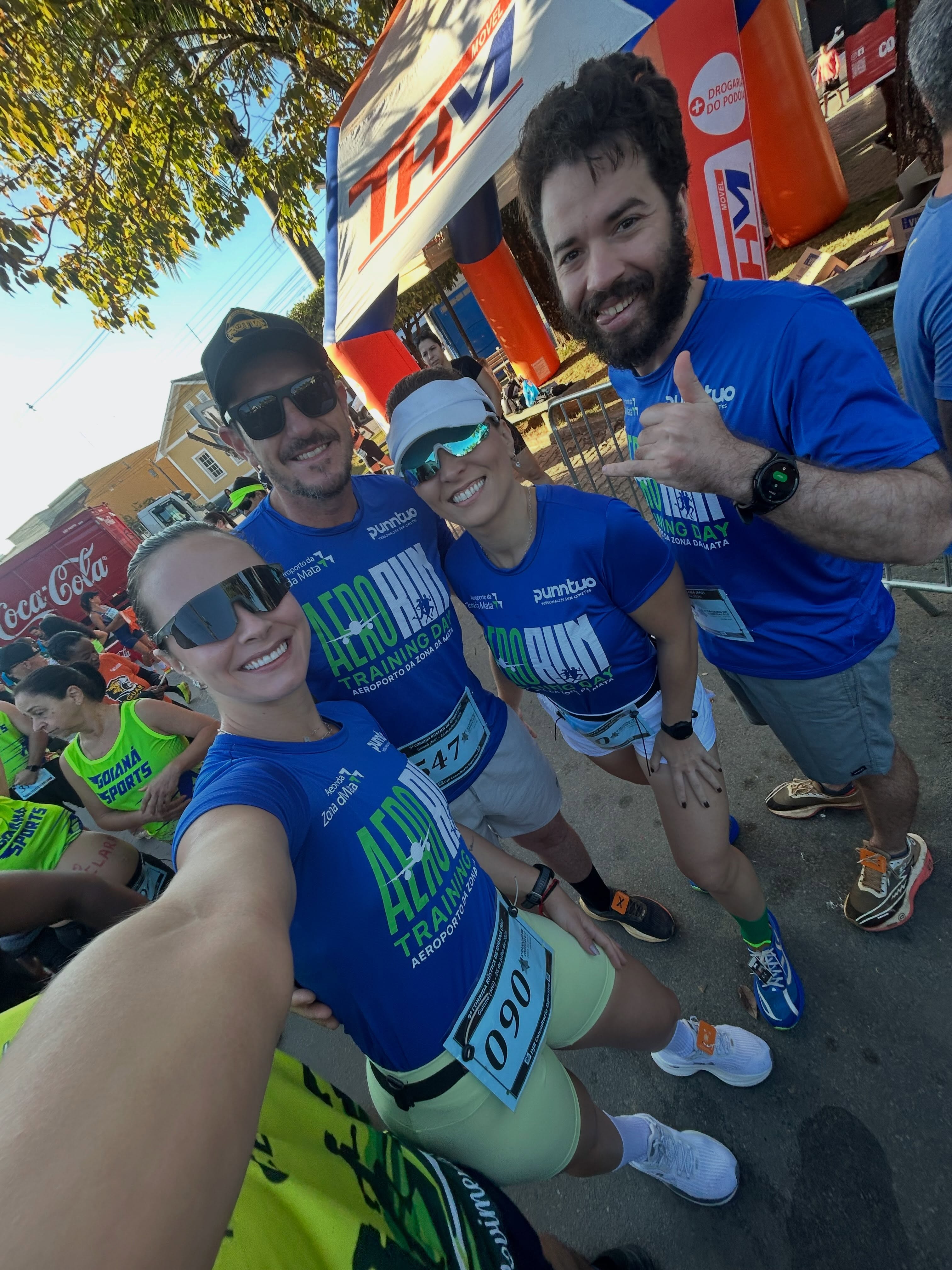 Grupo de atletas uniformizados pela Punntuo na largada de prova de corrida